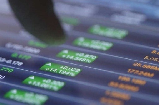 宁静走红毯如履高跷的步伐