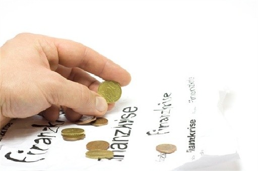 美军空袭四艘贩毒船致多人死亡,行动引发重大伤亡