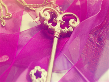 学生们欲以娘家人身份探见老师未婚夫，师生情再添新篇章